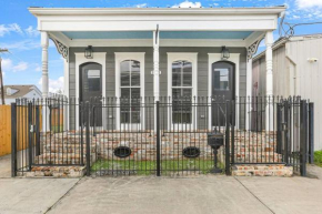 Sleep 10 next to Superdome and downtown